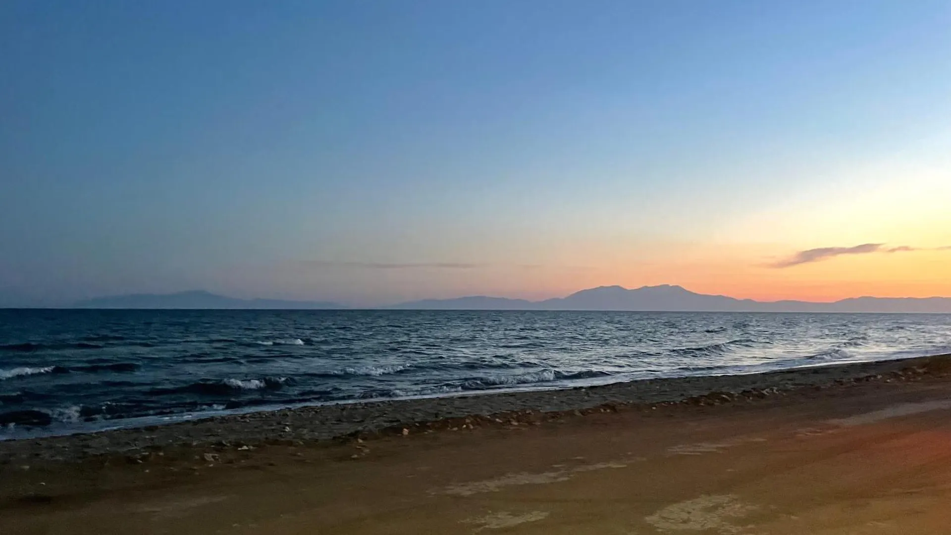 Case de vacanță The Great Wave Beachfront House Nea Plagia Sozopoli