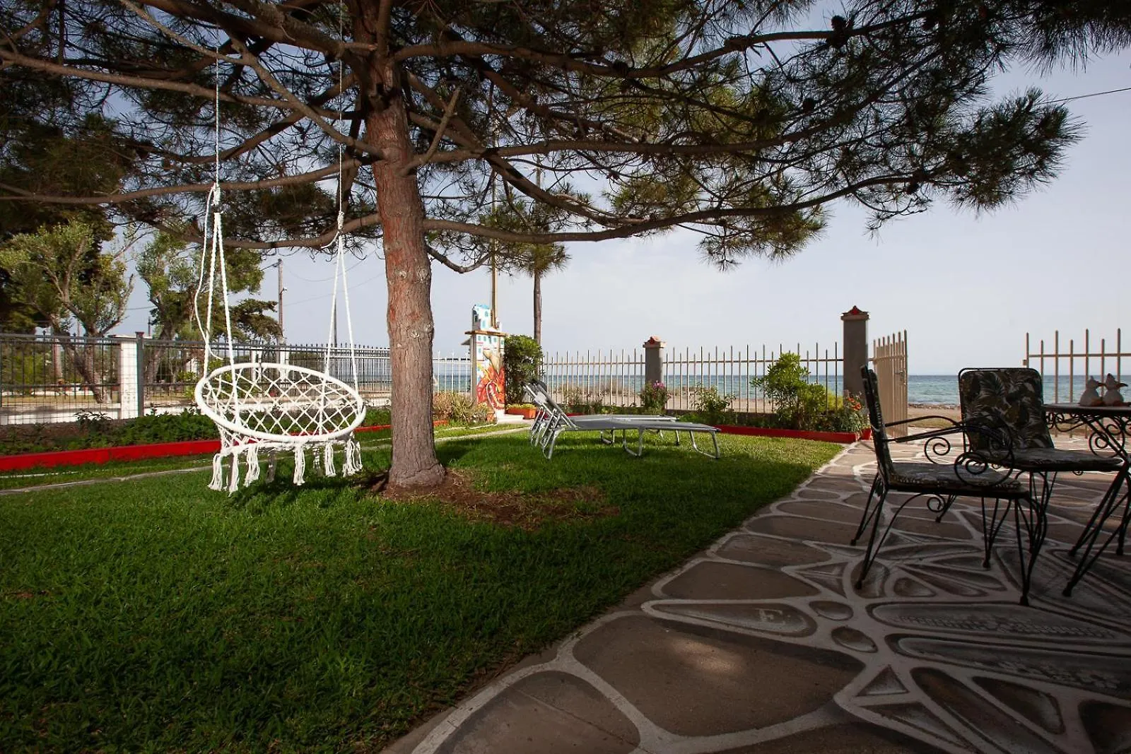 The Great Wave Beachfront House Nea Plagia Sozopoli Case de vacanță